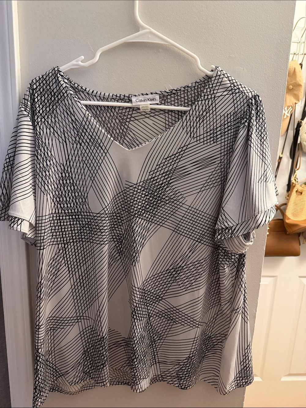 Calvin Klein Black & White Abstract V-Neck Top